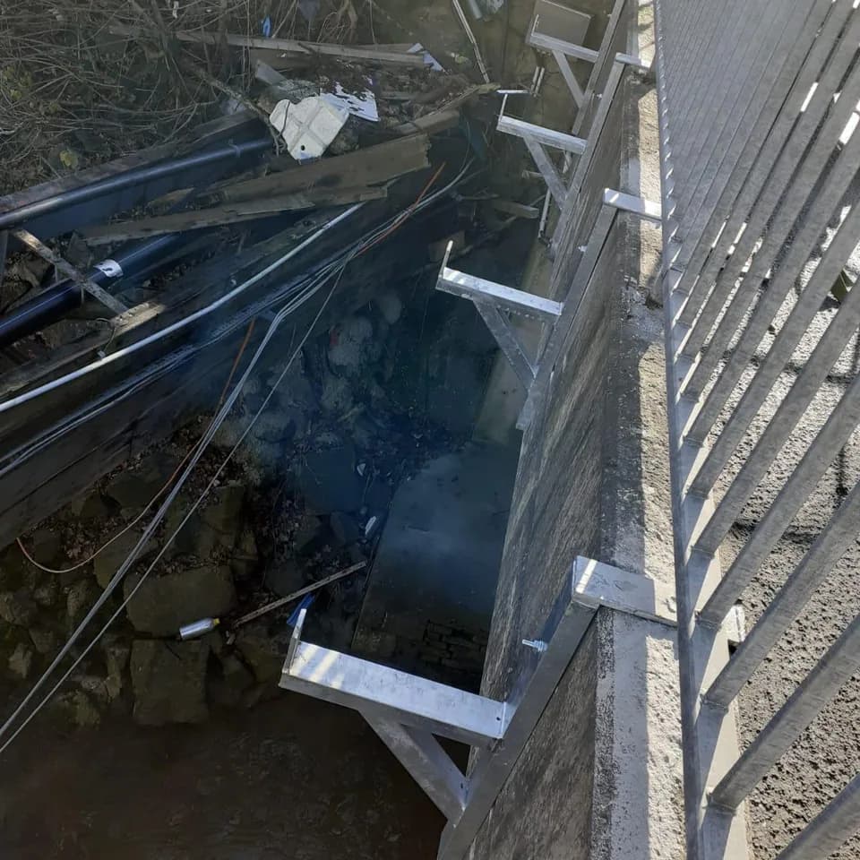 Windschutz an Industriepodest – Ansicht 1 von 3