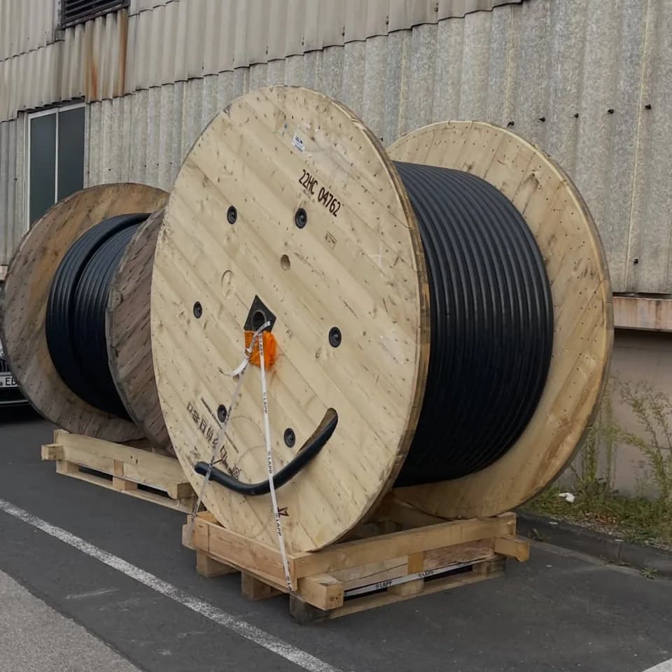 Industriekabel verlegt und angeschlossen – Ansicht 1 von 3